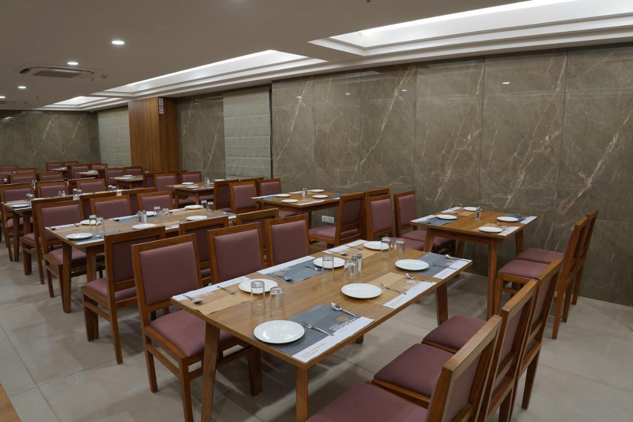 Hotel Stature Inn Kevadia Dış mekan fotoğraf