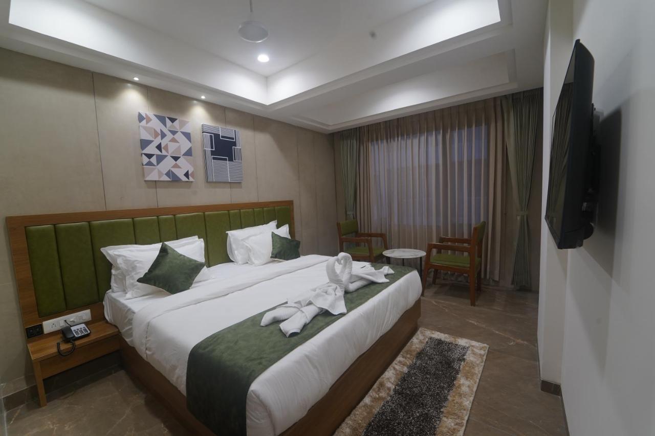 Hotel Stature Inn Kevadia Dış mekan fotoğraf