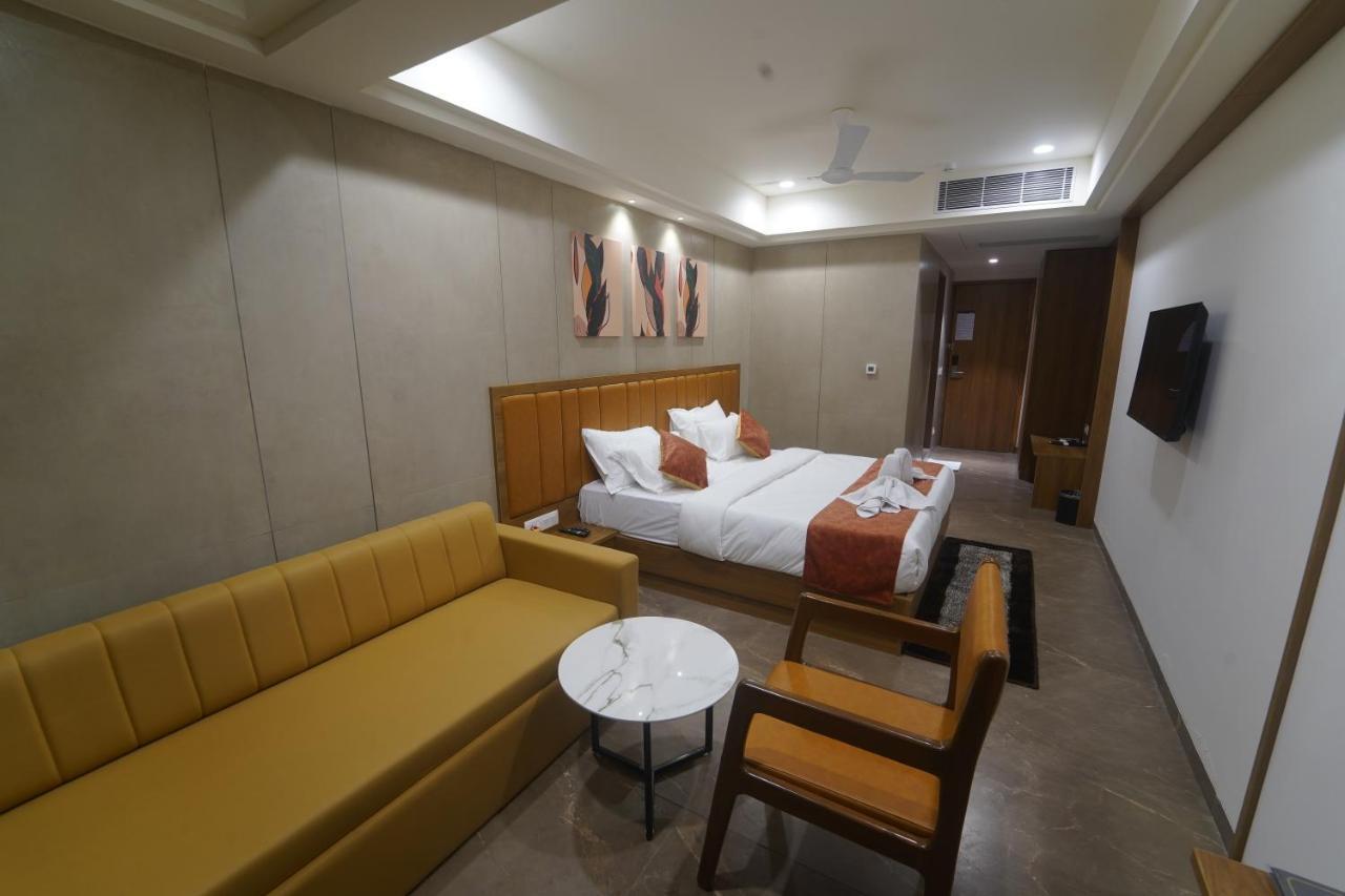 Hotel Stature Inn Kevadia Dış mekan fotoğraf