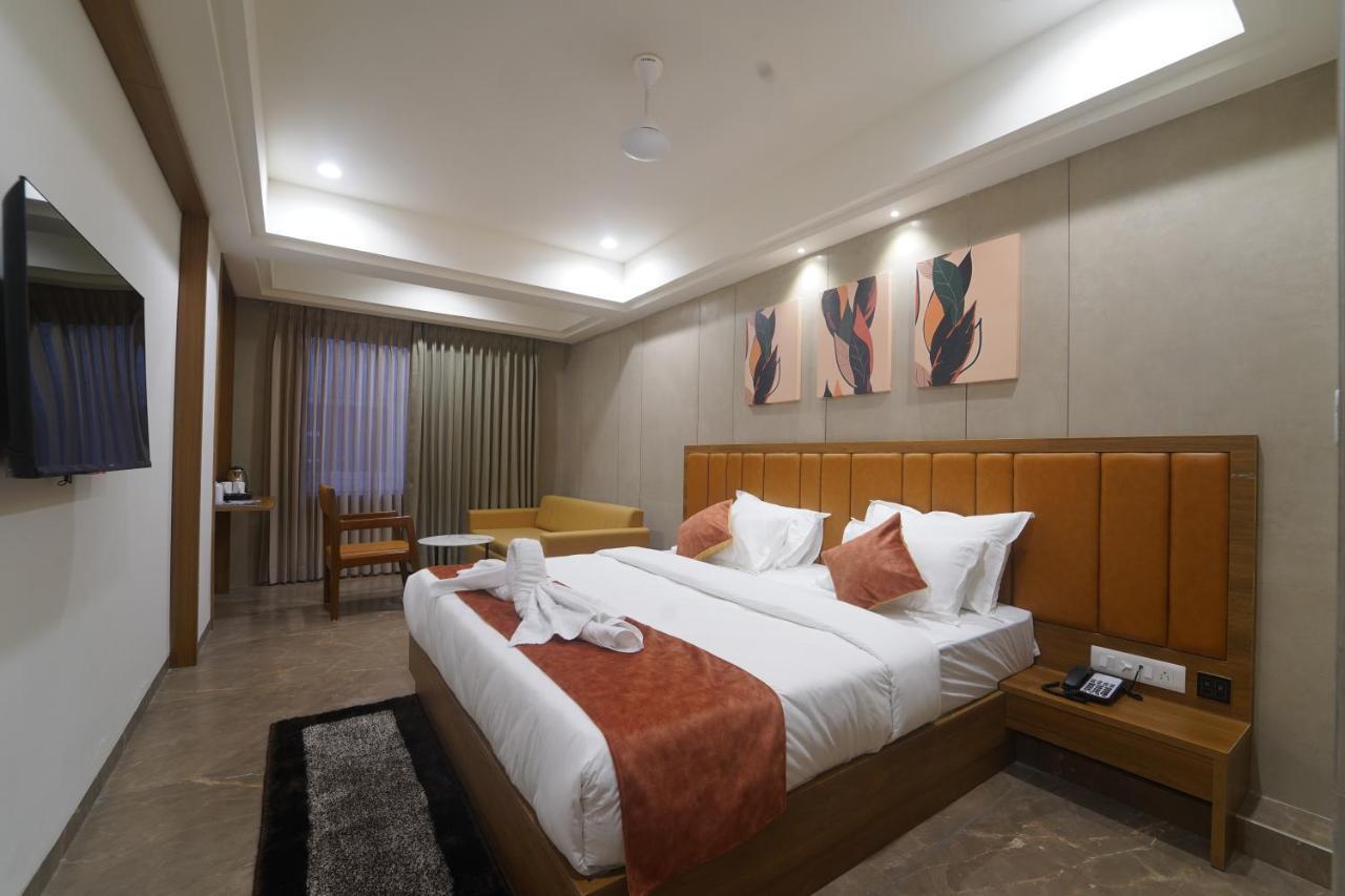 Hotel Stature Inn Kevadia Dış mekan fotoğraf