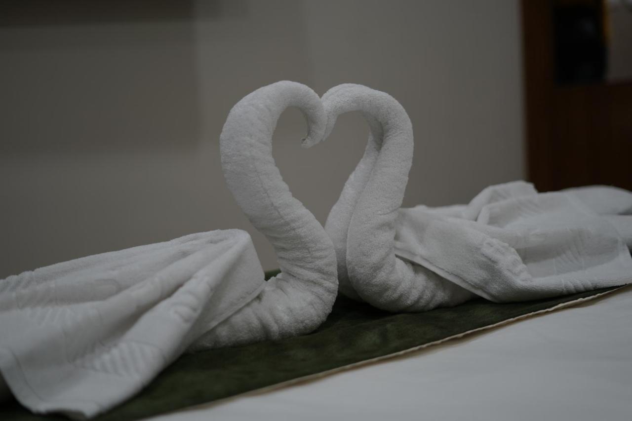 Hotel Stature Inn Kevadia Dış mekan fotoğraf