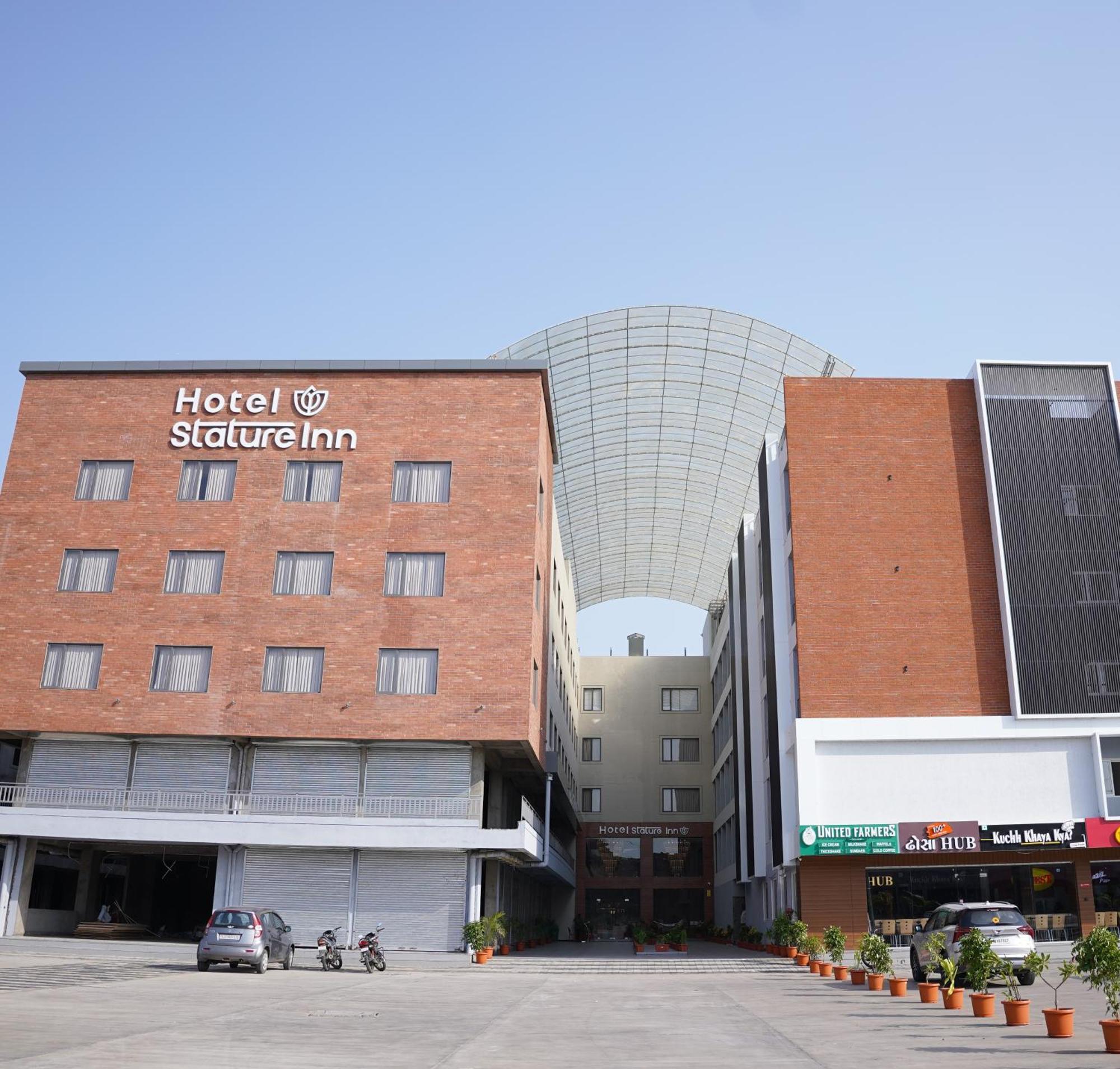 Hotel Stature Inn Kevadia Dış mekan fotoğraf